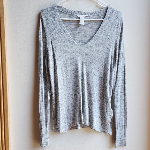 H&M Light Gray V-Neck Jersey Size Medium - Picture 1 of 15